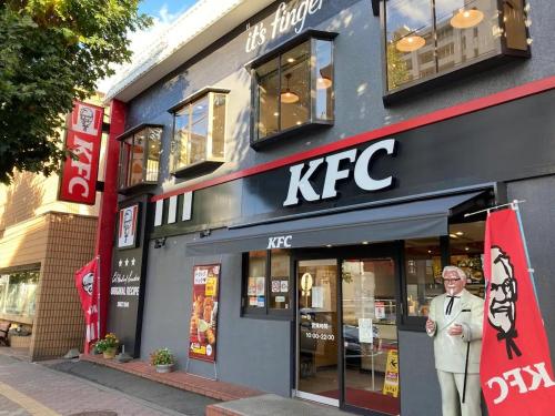 a man standing in front of a kfc building at HS平岸 HSHiraghishi in Minami-jūichijō