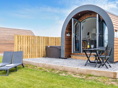Ynys Pod - Uk46078
