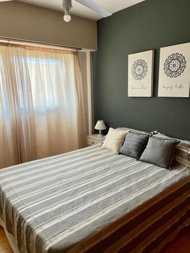 Tempat tidur dalam kamar di San Clemente Ocean View