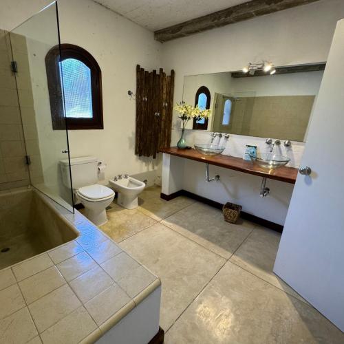 Ένα μπάνιο στο Hotel Chacra Bereshit