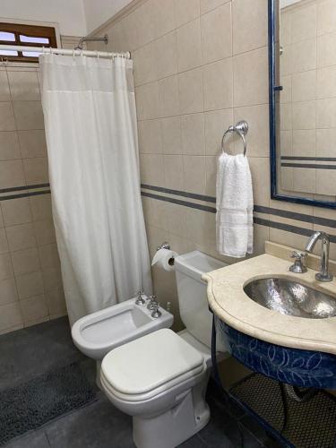a bathroom with a toilet and a sink at Casa en el centro LA Rioja in La Rioja