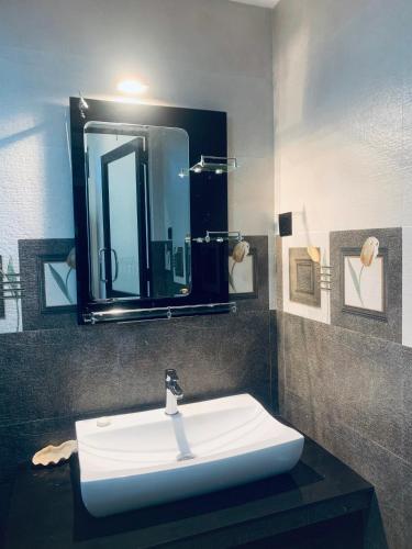 Center Point Villa Unawatunaにあるバスルーム