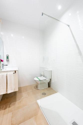 Hotel Toboso Almuñécarにあるバスルーム
