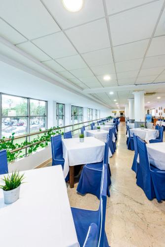 Hotel Toboso Almuñécarにあるレストランまたは飲食店
