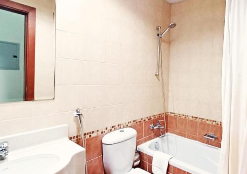 a bathroom with a toilet and a tub and a sink at Full sea view with balcony with 5 stars hotel exceptional entertainment - Studio Apartment - 10 min to JBR - in Dubai