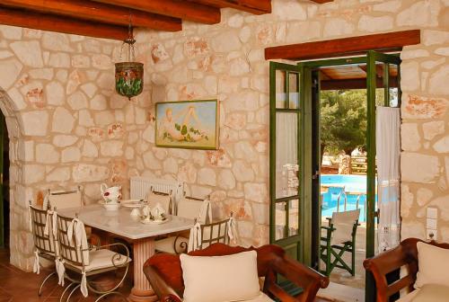 Πισίνα στο ή κοντά στο Villa Lida Aresti by Sealand Villas
