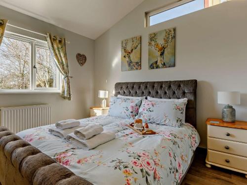 Postel nebo postele na pokoji v ubytování 2 Bed in Sidmouth 91118