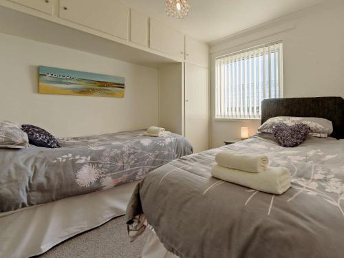 Ένα ή περισσότερα κρεβάτια σε δωμάτιο στο 2 bed in Gower 91222