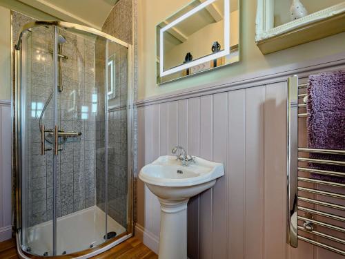 a bathroom with a sink and a shower at 1 Bed in Boscastle 90818 in Camelford