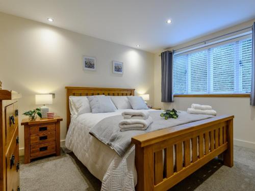 a bedroom with a large bed and a window at 1 Bed in Castle Cary 91185 in Castle Cary