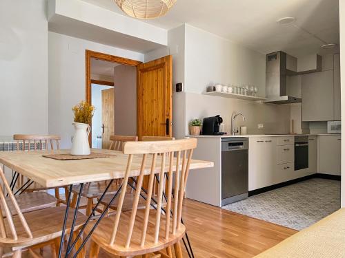 Η κουζίνα ή μικρή κουζίνα στο Apartamento en el centro de Benasque con piscina