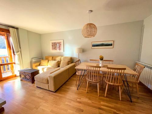 Apartamento en el centro de Benasque con piscina