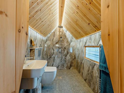 a bathroom with a sink and a toilet at 1 Bed in Biggar 91250 in Libberton