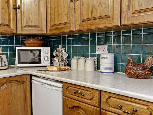 Η κουζίνα ή μικρή κουζίνα στο 2 Bed in Blanchland 91440