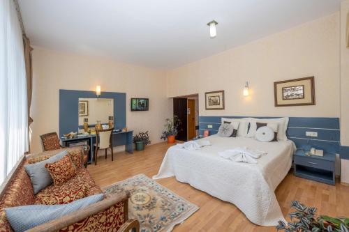 Postel nebo postele na pokoji v ubytování Grand Ons Hotel