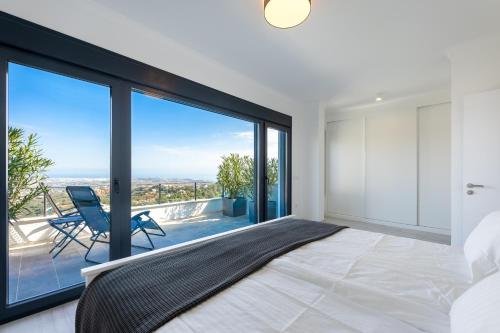 Modern Marbella Villa, Pool, Ocean & Mountain View