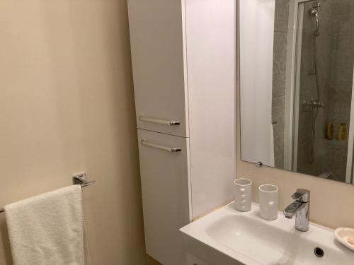 Photo de la galerie de l'établissement 2 p proche T EIFFEL R GARROS AUTEUIL P DES PRINCES SEINE, à Paris