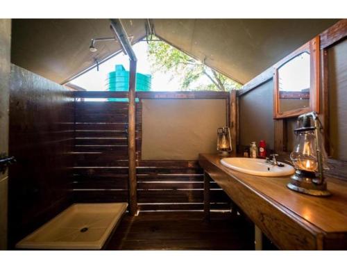 Ένα μπάνιο στο Acacia Camping
