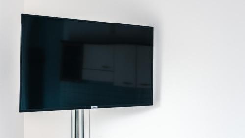 Μια τηλεόραση ή/και κέντρο ψυχαγωγίας στο Appartamenti Albatros
