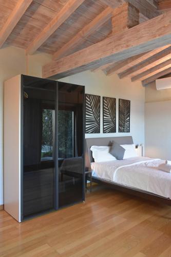 a bedroom with a bed and a glass wall at Villa Pioppi Hotel in Sirmione