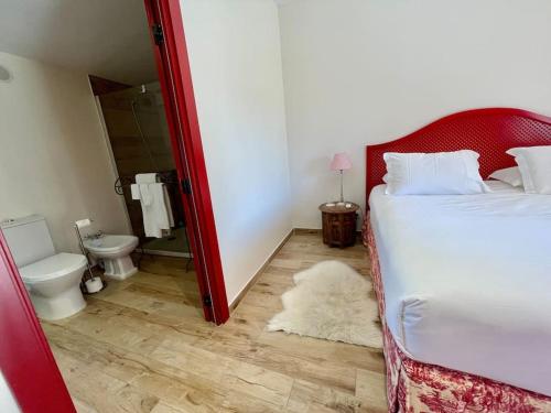 Ein Bett oder Betten in einem Zimmer der Unterkunft Casa dos Carvalhos do lado