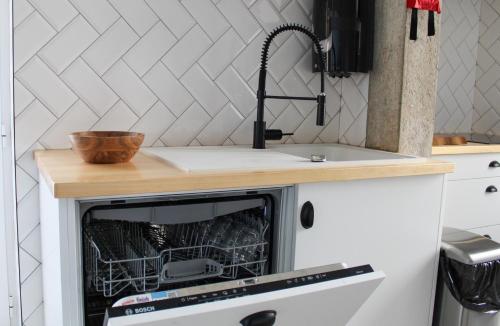 Kuchyň nebo kuchyňský kout v ubytování Casa dos Cucos