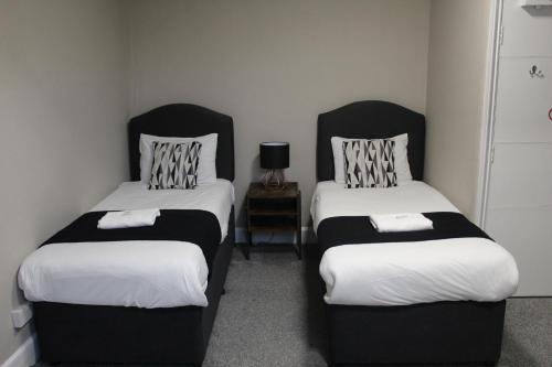 Una cama o camas en una habitación de Mitre Hotel Manchester City Centre