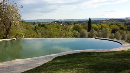 Villa Nannini Siena tesisinde veya buraya yakın yüzme havuzu