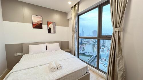 Rúm í herbergi á Millennium Apartment - Luxury Residence, Infinity Pool, Netflix, Ho Chi Minh City