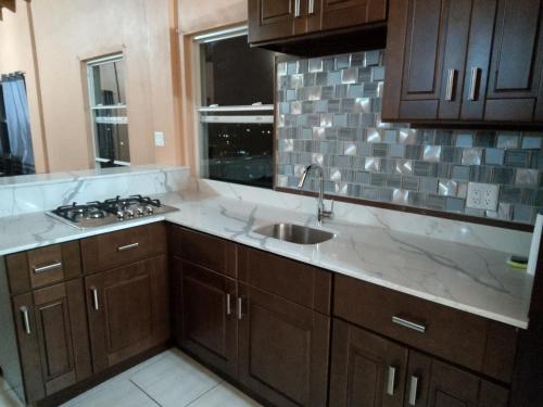 Kuchyň nebo kuchyňský kout v ubytování Zeus Estate Guesthouse