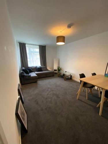 Stunning 1-Bed Entire Apartment in Teddington