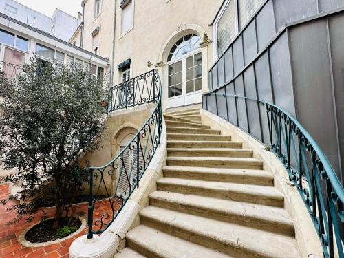 Appartement rénové dans demeure historique - remblai des Sables!