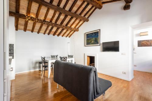 Pavone Centre Romantic Apartment
