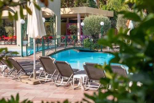 Bazén v ubytování Dionysos Hotel nebo v jeho okolí