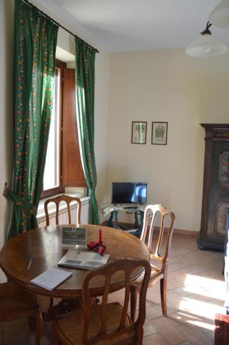 Μια τηλεόραση ή/και κέντρο ψυχαγωγίας στο Agriturismo Pantano Borghese