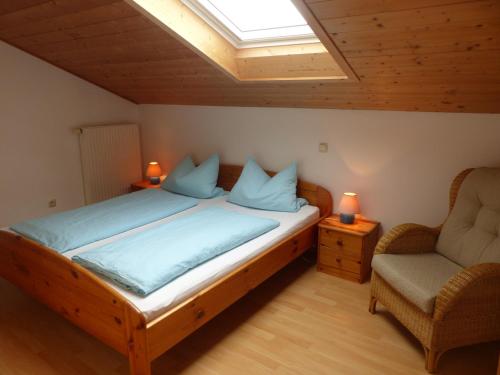 Tempat tidur dalam kamar di Gästehaus Schörgenhofer