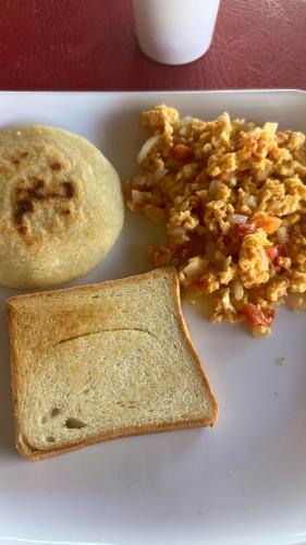 Đồ ăn tại/gần nhà khách