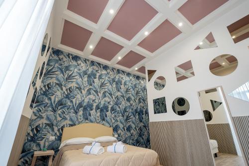 Postel nebo postele na pokoji v ubytování GreRos H. Rooms Napoli Centro by Clapa Group Dislocated Hospitality