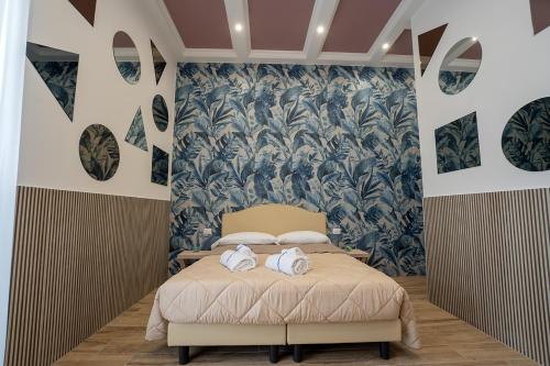 Postel nebo postele na pokoji v ubytování GreRos H. Rooms Napoli Centro by Clapa Group Dislocated Hospitality
