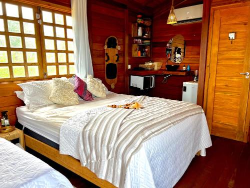 Ένα ή περισσότερα κρεβάτια σε δωμάτιο στο Chalé Flor da Lua - Atins