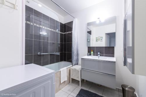 a bathroom with a tub and a sink and a shower at *SPACIOUS APARTMENT DISNEYLAND PARIS* in Serris