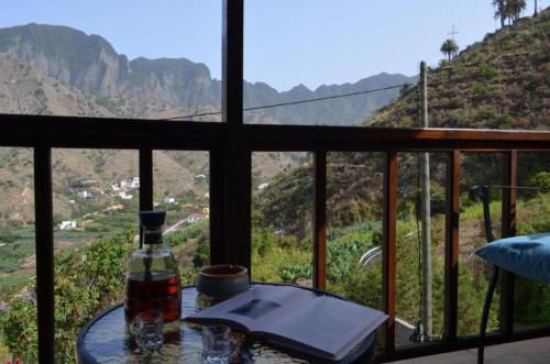 Zdjęcie z galerii obiektu Casa rural con Wifi y estupenda vista a la montaña en Hermigua w mieście Hermigua