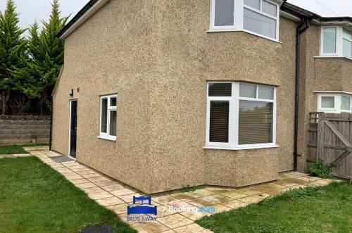 a house with two windows on the side of it at Relocation-Business-Leisure-Fast WIFI-FREE Parking-with 2 En-suites and Garden by Beds Away Short Lets & Serviced Accommodation Oxford in Oxford