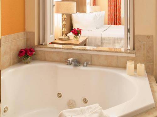 a bath tub in a bathroom with a bedroom at Floridays Orlando Two & Three Bed Rooms Condo Resort in Orlando
