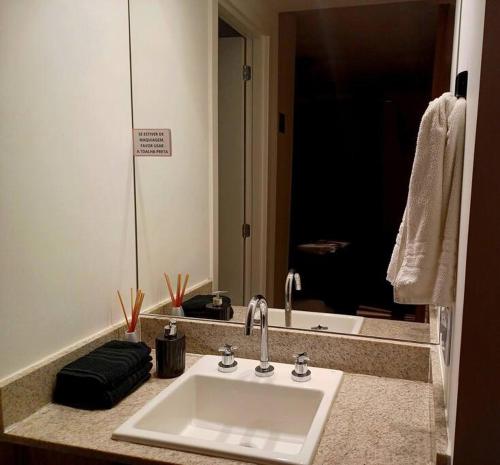 a bathroom with a sink and a mirror at Rio De Janeiro Freguesia Jacarepaguá Lotf in Rio de Janeiro