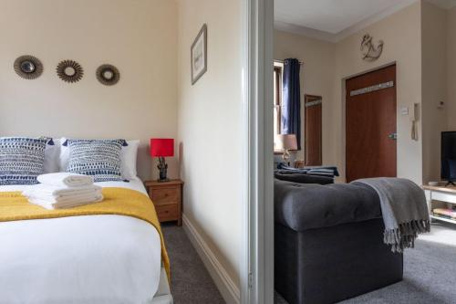 Säng eller sängar i ett rum på Promenade Apartments Maldon