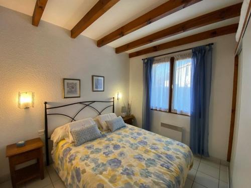 a bedroom with a large bed and a window at Villa Capbreton, 4 pièces, 6 personnes - FR-1-413-106 in Capbreton