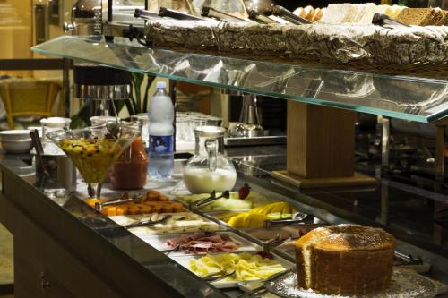 a buffet line with many different types of food at Piazza Navona Porto Alegre by Intercity in Porto Alegre