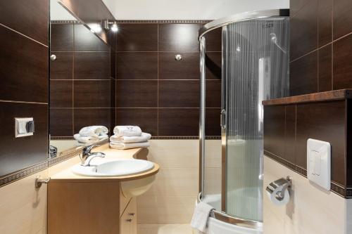 a bathroom with a sink and a shower at ApartamentyGdansk EU Marina Primore in Gdańsk