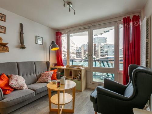 Val d'Isère - La Daille : Appartement 3 pièces cabine, 6 pers, skis aux pieds, balcon, parking inclus - FR-1-694-342